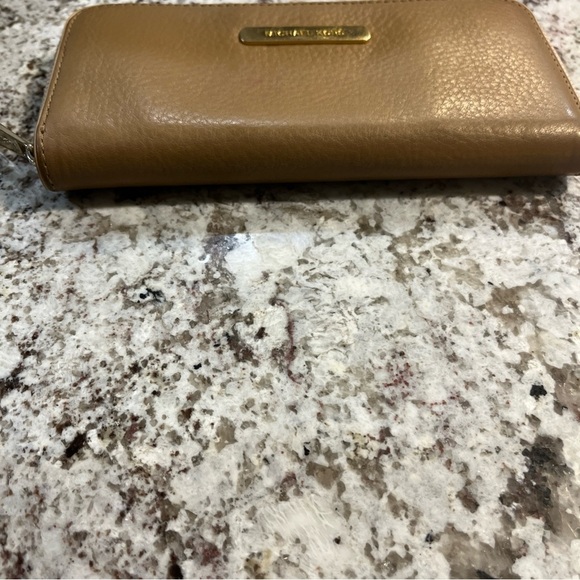 MICHAEL KORS WOMENS BEIGE LEATHER MEDIUM WALLET ZIP AROUND 4” X 8” - Picture 3 of 10